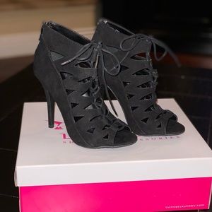 Black Chinese Laundry Heels